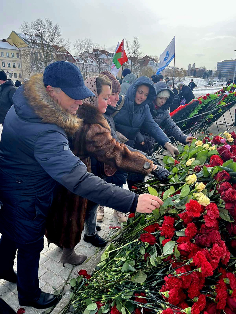 IMG-35b166a2563996fc2d000ad914f1b938-V.jpg IMG-35b166a2563996fc2d000ad914f1b938-V.jpg