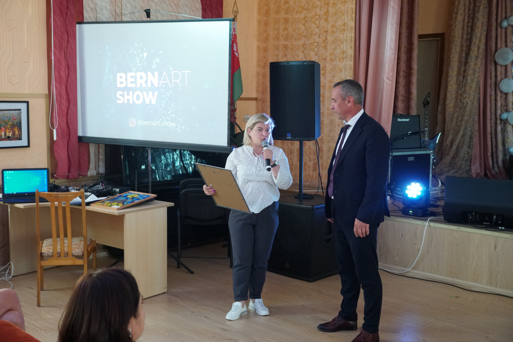 с директором.JPG