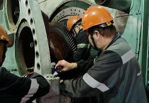 Выполняются работы по проведению инспекции тракта горячих газов ГТУ