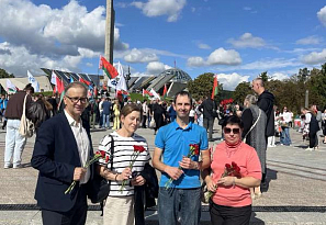 Церемония возложения цветов в День города