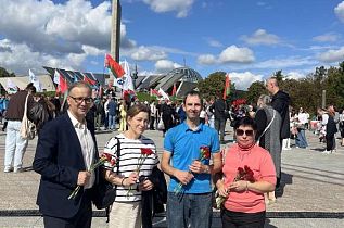 Церемония возложения цветов в День города